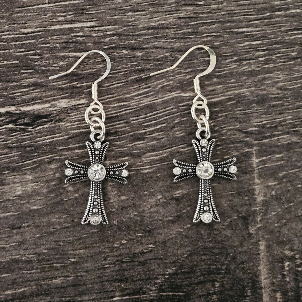 Pigness & Company Elegant Silver Cross Drop Earrings